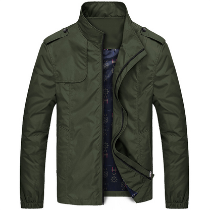 "Lichte heren zomerjas, ademend met stoere kraag en schouderdetails, ideaal voor casual of sportieve outfits, zomermode"