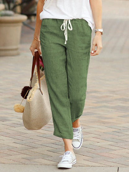 "Lichtgewicht linnen broek voor dames, luchtige pasvorm, licht van tint, perfect voor warme dagen en zomerse outfits."