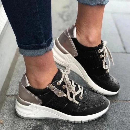 "Liyah dames sneakers, zwart model; eigentijds ontwerp, zacht binnenmateriaal, perfect voor dagelijks comfort en stijl."