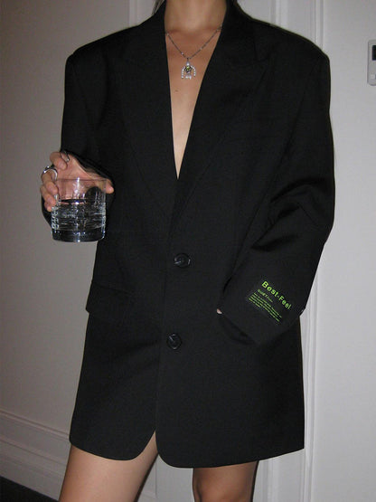"Lorène oversized klassieke blazer, elegante grijze jas met revers en gedrapeerde pasvorm, voor moderne en chique outfits."