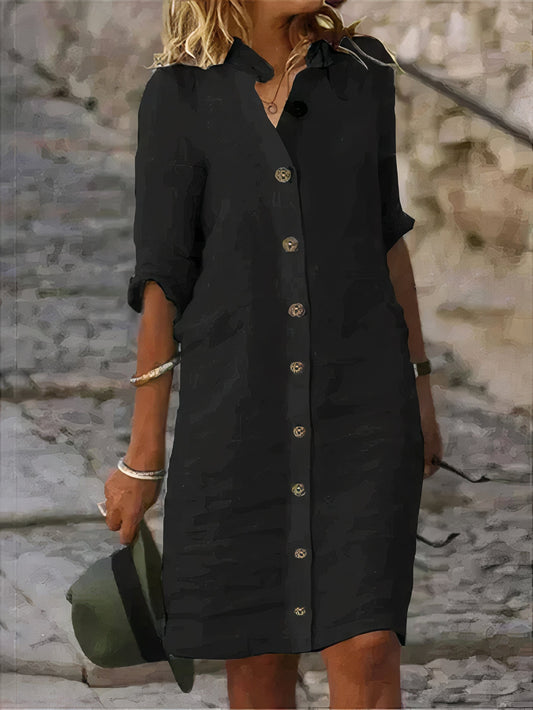 "Luchtige linnen dames overhemdjurk met klassieke kraag en knoopsluiting voor een elegante zomerlook."