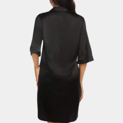 Luxe en ademende dames slaapjurk, zijdezacht met elegante snit, ideaal voor een stijlvolle, comfortabele nachtrust.