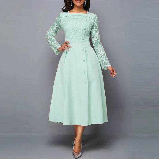 "Luxe feestjurk met elegante kanten mouwen, vierkante kraag en vloeiend maxi silhouet voor vrouwen."