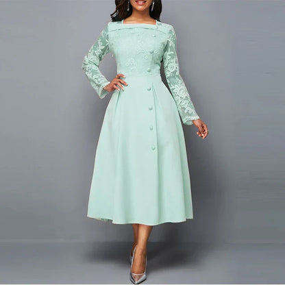 "Luxe feestjurk met elegante kanten mouwen, vierkante kraag en vloeiend maxi silhouet voor vrouwen."