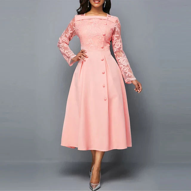 "Luxe feestjurk met elegante kanten mouwen, vierkante kraag en vloeiend maxi silhouet voor vrouwen."