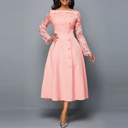 "Luxe feestjurk met elegante kanten mouwen, vierkante kraag en vloeiend maxi silhouet voor vrouwen."