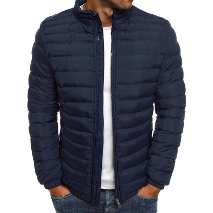 "Luxe heren donsjas met slanke pasvorm, stijlvolle afwerking, donkerblauw, zwart of rood, perfect voor winter, maat S-3XL."