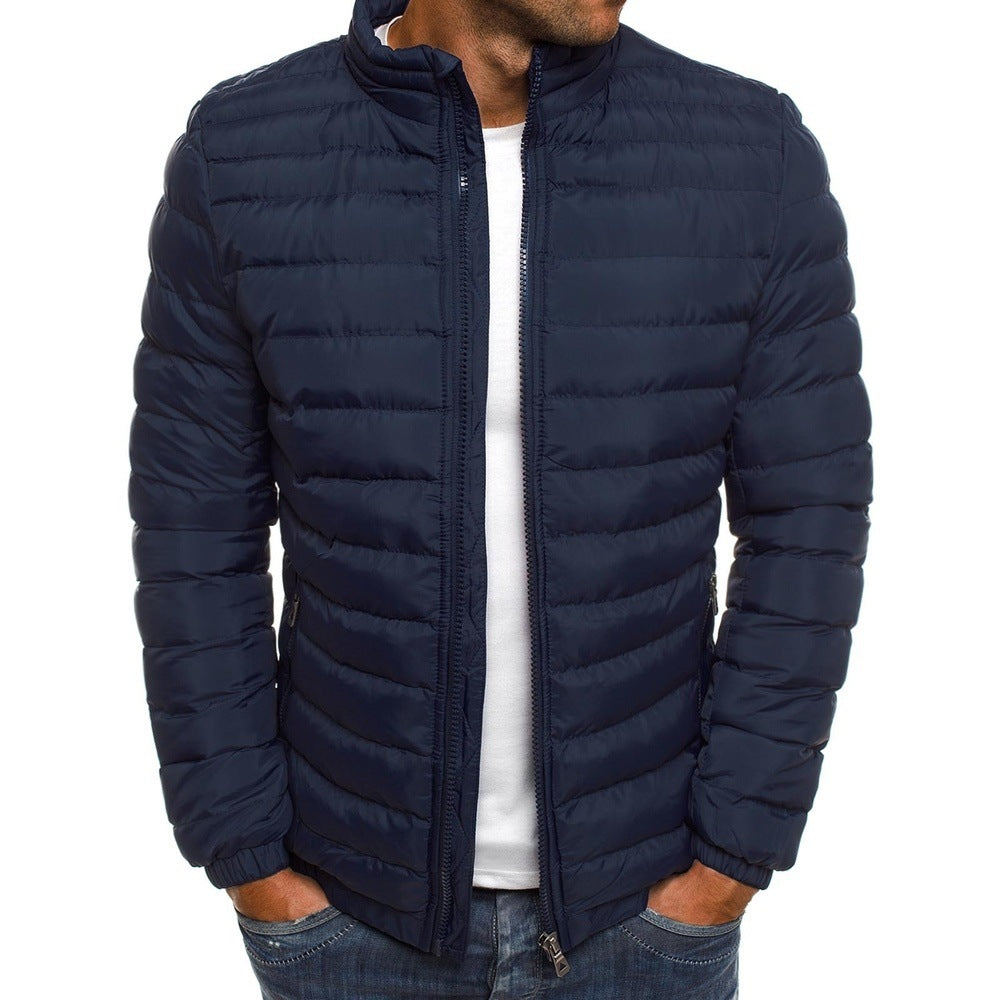 "Luxe heren donsjas met slanke pasvorm, stijlvolle afwerking, donkerblauw, zwart of rood, perfect voor winter, maat S-3XL."