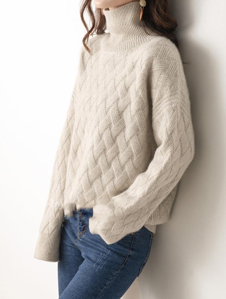 Luxe kasjmier trui dames, zacht en elegant, geschikt voor casual en formele outfits, in een warme grijze tint.
