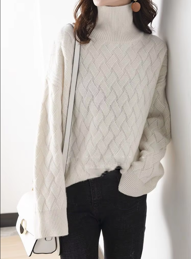 Luxe kasjmier trui dames, zacht en elegant, geschikt voor casual en formele outfits, in een warme grijze tint.