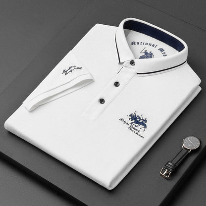 "Luxe katoenen herenpolo met korte mouwen, elegante pasvorm, reverskraag, perfect voor casual en semi-formele gelegenheden."