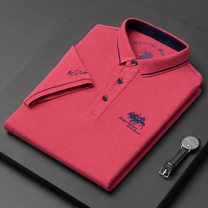 "Luxe katoenen herenpolo met korte mouwen, elegante pasvorm, reverskraag, perfect voor casual en semi-formele gelegenheden."