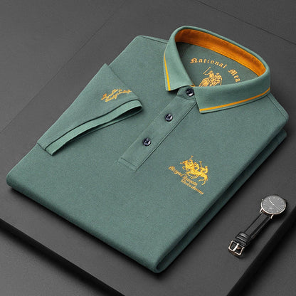 "Luxe katoenen herenpolo met korte mouwen, elegante pasvorm, reverskraag, perfect voor casual en semi-formele gelegenheden."