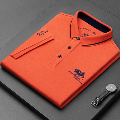 "Luxe katoenen herenpolo met korte mouwen, elegante pasvorm, reverskraag, perfect voor casual en semi-formele gelegenheden."
