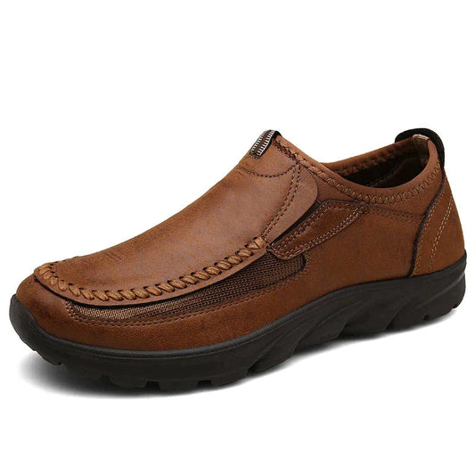 "Luxe orthopedische herenschoenen in bruin leer, ergonomisch ontwerp met ruime teendoos en anatomische steunzool."