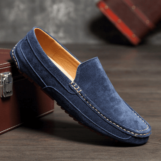 Luxe suède heren loafers met hoogwaardige afwerking en handgenaaide details, ideale stijlvolle instappers voor dagelijks gebr