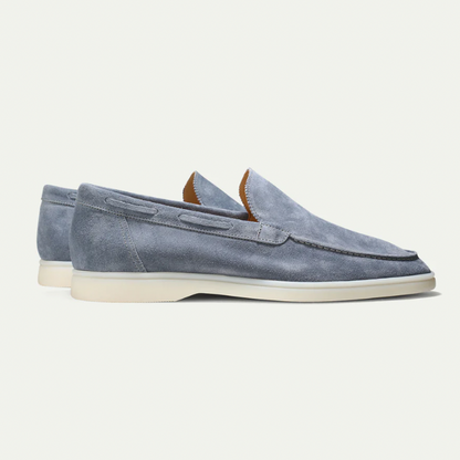 "Luxe suède loafers voor heren, handgemaakt, premium suède, tijdloze stijl, geschikt voor formeel en casual dragen."