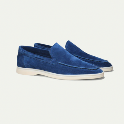 "Luxe suède loafers voor heren, handgemaakt, premium suède, tijdloze stijl, geschikt voor formeel en casual dragen."