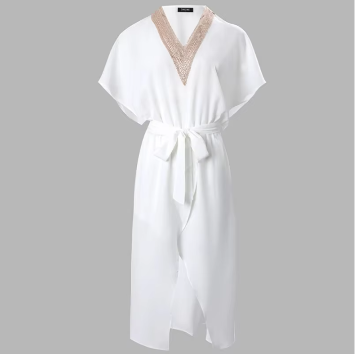 Luxe witte midi-jurk met chic V-hals, perfecte pasvorm, soepel vallende stof; elegant en veelzijdig voor elke gelegenheid.