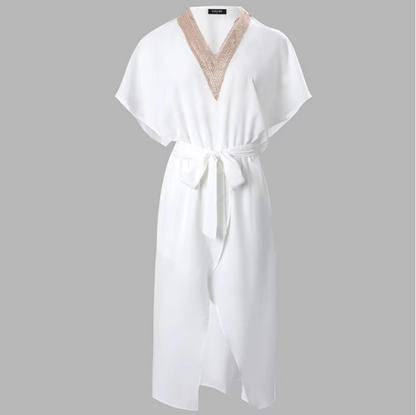 Luxe witte midi-jurk met chic V-hals, perfecte pasvorm, soepel vallende stof; elegant en veelzijdig voor elke gelegenheid.