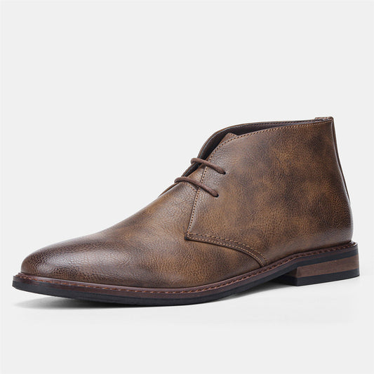 "Mannelijke desert boots in suède-leer, bruin. Comfortabele, duurzame herenschoenen. Perfect voor herfst en winter."
