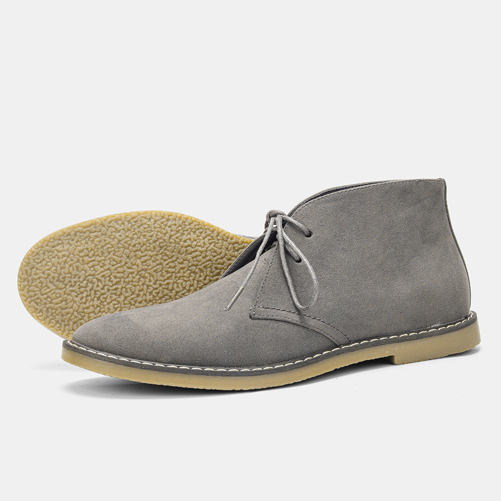 "Mannelijke desert boots in suède-leer, bruin. Comfortabele, duurzame herenschoenen. Perfect voor herfst en winter."