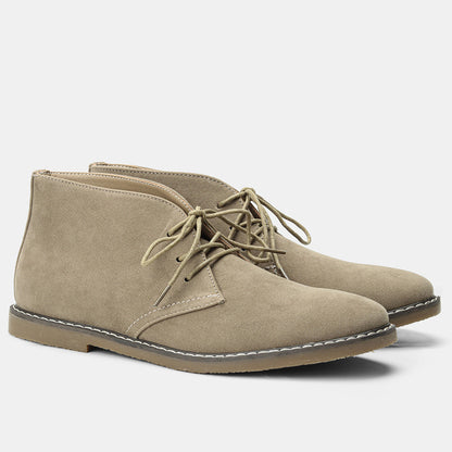 "Mannelijke desert boots in suède-leer, bruin. Comfortabele, duurzame herenschoenen. Perfect voor herfst en winter."
