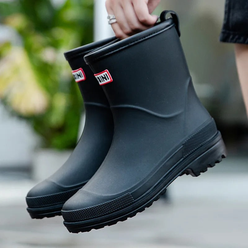 "Middelhoge waterdichte regenlaarzen voor dames, stijlvol ontwerp, zwarte kleur, antislip zool, perfect voor regenachtige dag