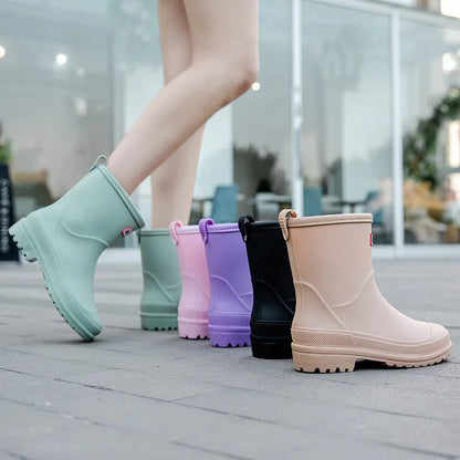 "Middelhoge waterdichte regenlaarzen voor dames, stijlvol ontwerp, zwarte kleur, antislip zool, perfect voor regenachtige dag