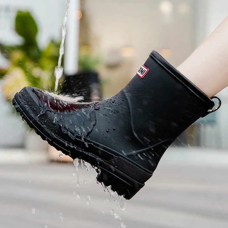 "Middelhoge waterdichte regenlaarzen voor dames, stijlvol ontwerp, zwarte kleur, antislip zool, perfect voor regenachtige dag