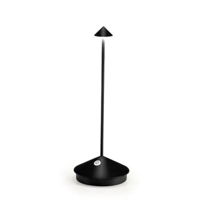 "Moderne draadloze LED tafellamp, dimbaar, waterbestendig, mat zwarte afwerking, voor binnen en buiten gebruik."
