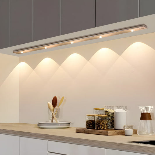 "Moderne draadloze LED wandlamp met bewegingssensor, energiezuinig en elegant, ideaal voor elke woonruimte."