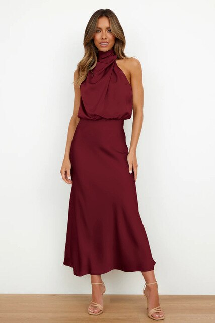 "Mouwloze Milou cocktailjurk, elegant satijn, off-shoulder, bodycon fit, maxi-lengte, perfecte voor avondfeest."