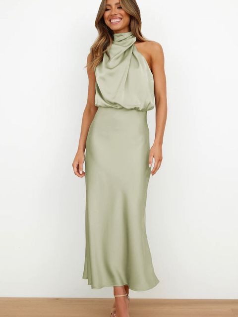 "Mouwloze Milou cocktailjurk, elegant satijn, off-shoulder, bodycon fit, maxi-lengte, perfecte voor avondfeest."