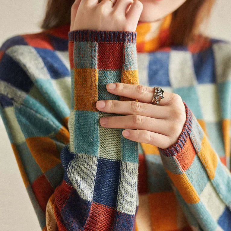"Multicolor kasjmier trui met kleurrijk ruitpatroon, levendige tinten en comfortabele pasvorm voor vrouwen"