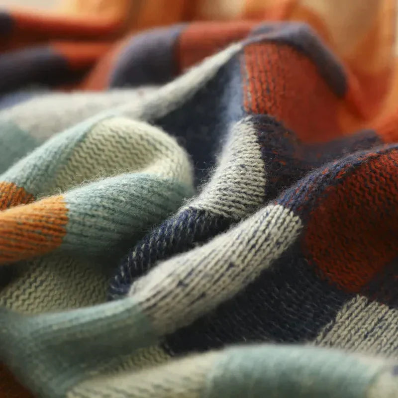 "Multicolor kasjmier trui met kleurrijk ruitpatroon, levendige tinten en comfortabele pasvorm voor vrouwen"