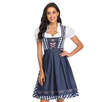 "Oktoberfest dirndl in elegant design, blauw geruit; ideaal voor vrouwen die een feestelijke traditionele Duitse look willen.
