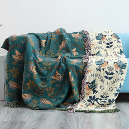 "Omkeerbaar Scandinavisch dekentje met dubbelzijdig design en stijlvolle patronen voor comfort en flair in elke ruimte."