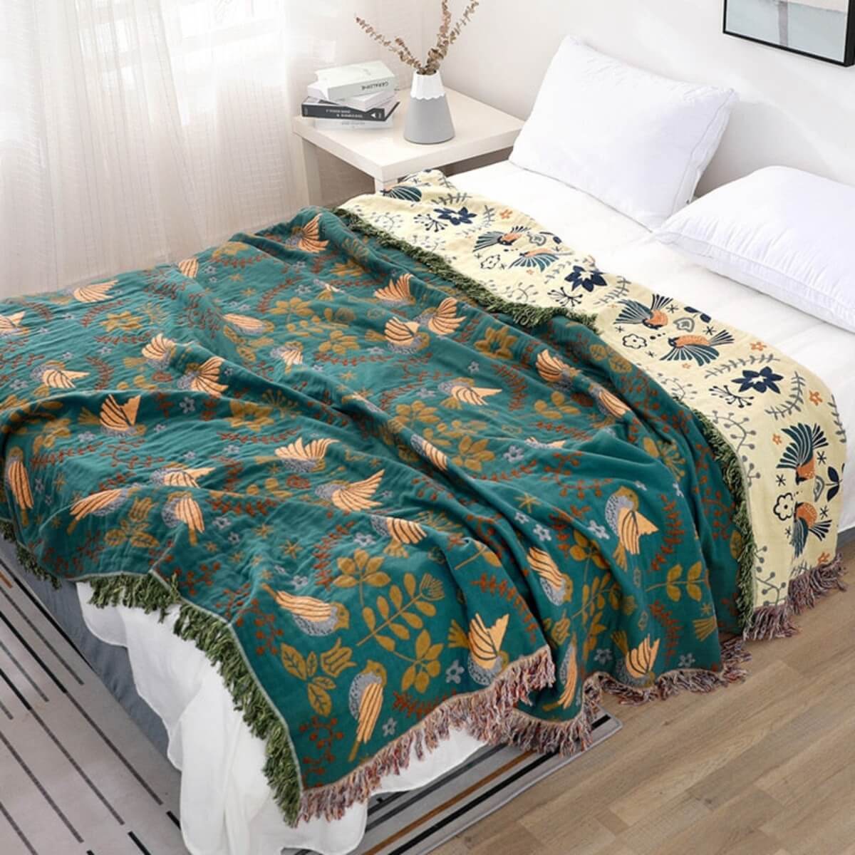 "Omkeerbaar Scandinavisch dekentje met dubbelzijdig design en stijlvolle patronen voor comfort en flair in elke ruimte."