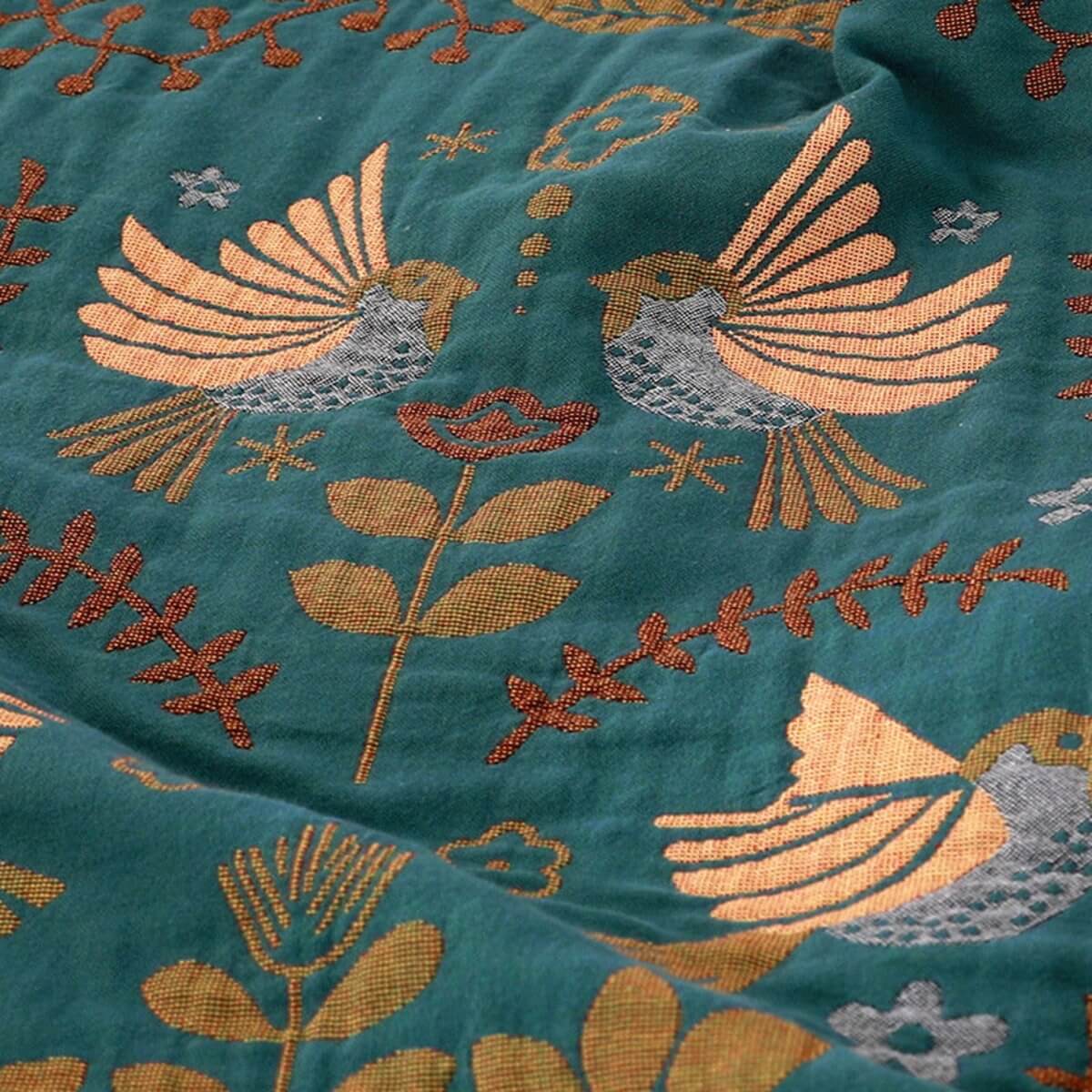 "Omkeerbaar Scandinavisch dekentje met dubbelzijdig design en stijlvolle patronen voor comfort en flair in elke ruimte."