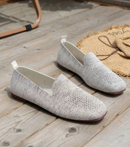 "Orthopedische antislip damesschoenen, elegant grijs ontwerp met afgeronde neus en ademende voering voor comfort."