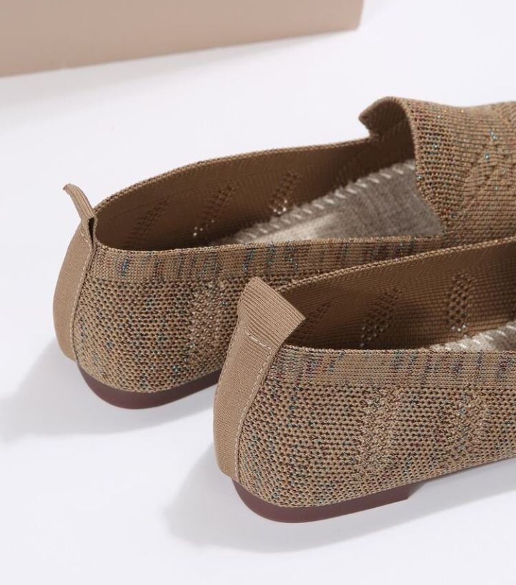 "Orthopedische antislip damesschoenen, elegant grijs ontwerp met afgeronde neus en ademende voering voor comfort."