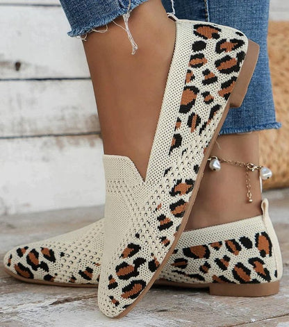 "Orthopedische antislip damesschoenen, elegant grijs ontwerp met afgeronde neus en ademende voering voor comfort."