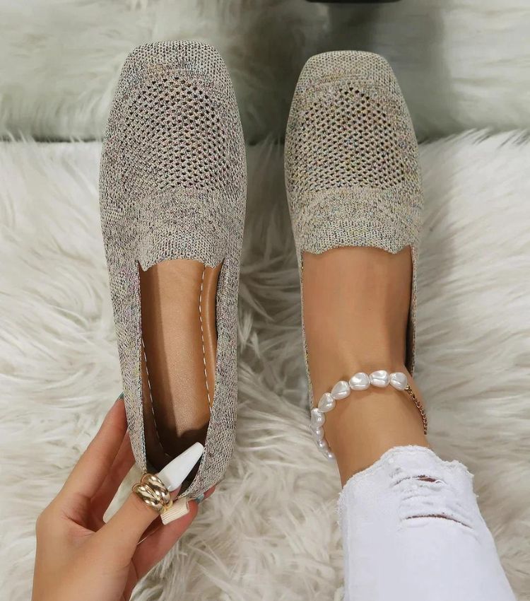 "Orthopedische antislip damesschoenen, elegant grijs ontwerp met afgeronde neus en ademende voering voor comfort."