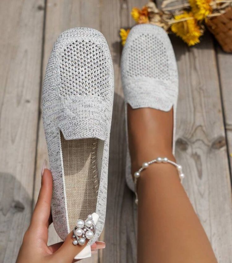 "Orthopedische antislip damesschoenen, elegant grijs ontwerp met afgeronde neus en ademende voering voor comfort."