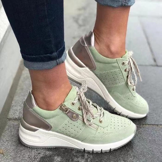 "Orthopedische dames wandelschoenen in blauw, grijs, groen, en zwart met brede teenbox en verstelbare vetersluiting."