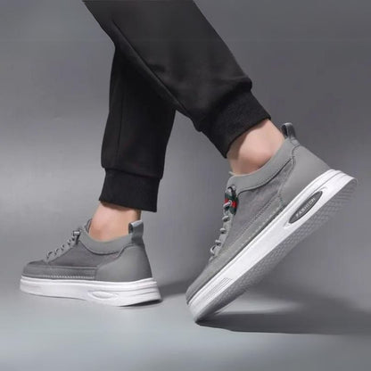 "Orthopedische herenschoenen, grijs, eigentijds design, comfortabel en ondersteunend, perfect voor dagelijkse casual outfits.