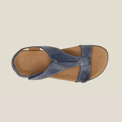 "Orthopedische leren sandalen voor dames. Stijlvol ontwerp, hoogwaardig leer, bruin met verstelbare riemen voor comfort."
