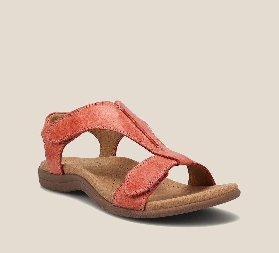 "Orthopedische leren sandalen voor dames. Stijlvol ontwerp, hoogwaardig leer, bruin met verstelbare riemen voor comfort."