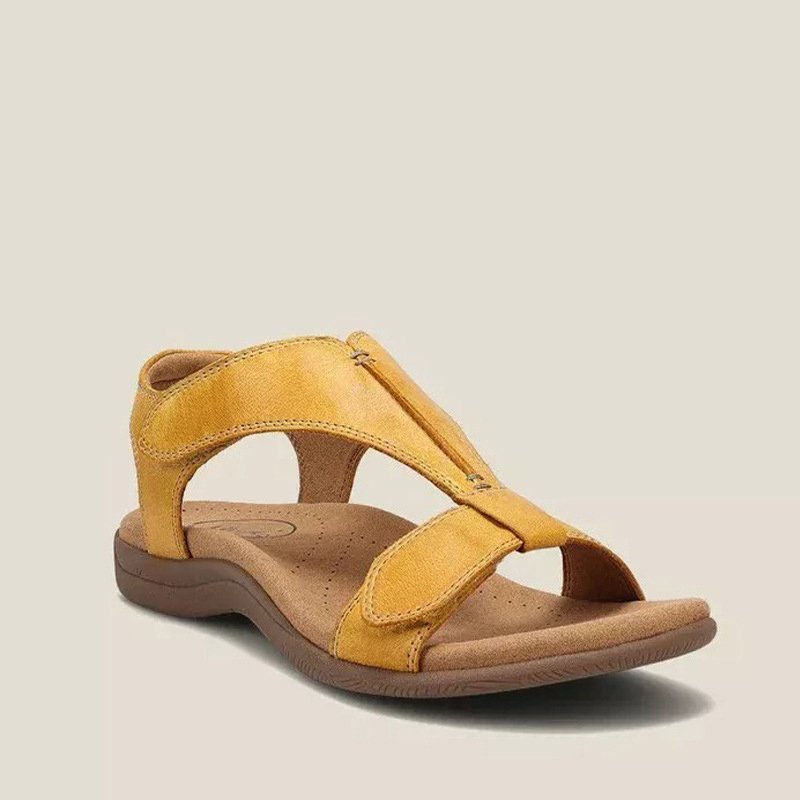 "Orthopedische leren sandalen voor dames. Stijlvol ontwerp, hoogwaardig leer, bruin met verstelbare riemen voor comfort."